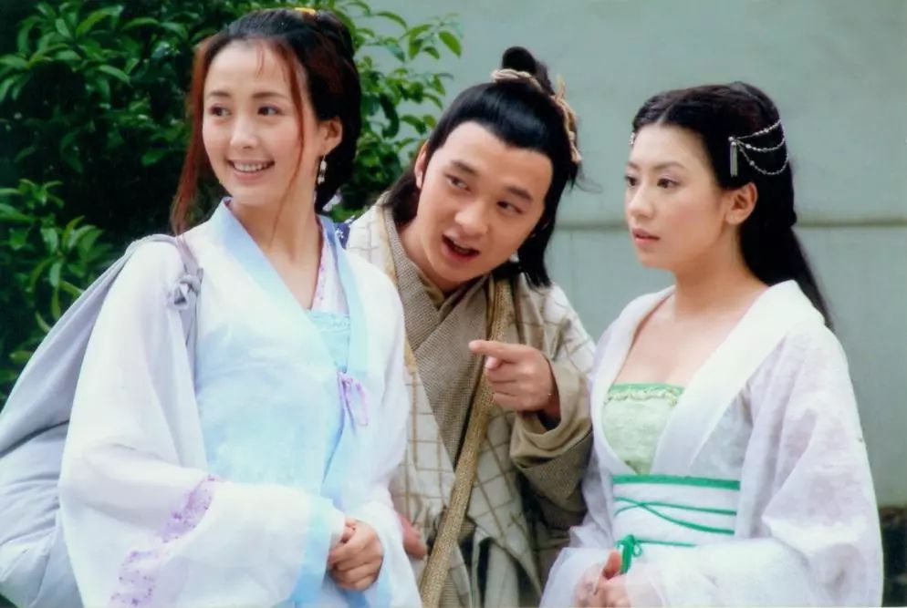 他是《至尊红颜》阴影,古装神剧的黄金男配,今终出息成导演