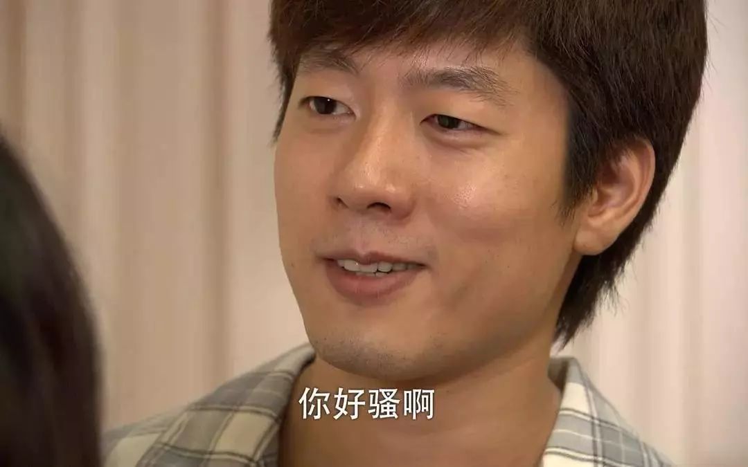 凌潇肃独栋豪宅曝光,出道17年离婚后身价反涨?客厅拥挤成婴儿房