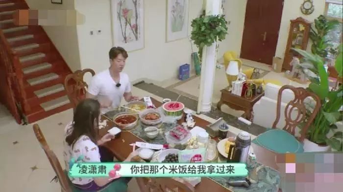凌潇肃独栋豪宅曝光,出道17年离婚后身价反涨?客厅拥挤成婴儿房