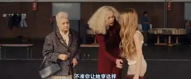 母亲为女儿拍摄超尺度照片并流传给1万人看,这部真人真事太疯狂
