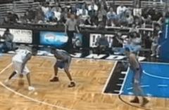 NBA骚气庆祝动作:韦德太暴力被罚2万5,大郅和奥胖抱拳很中国风