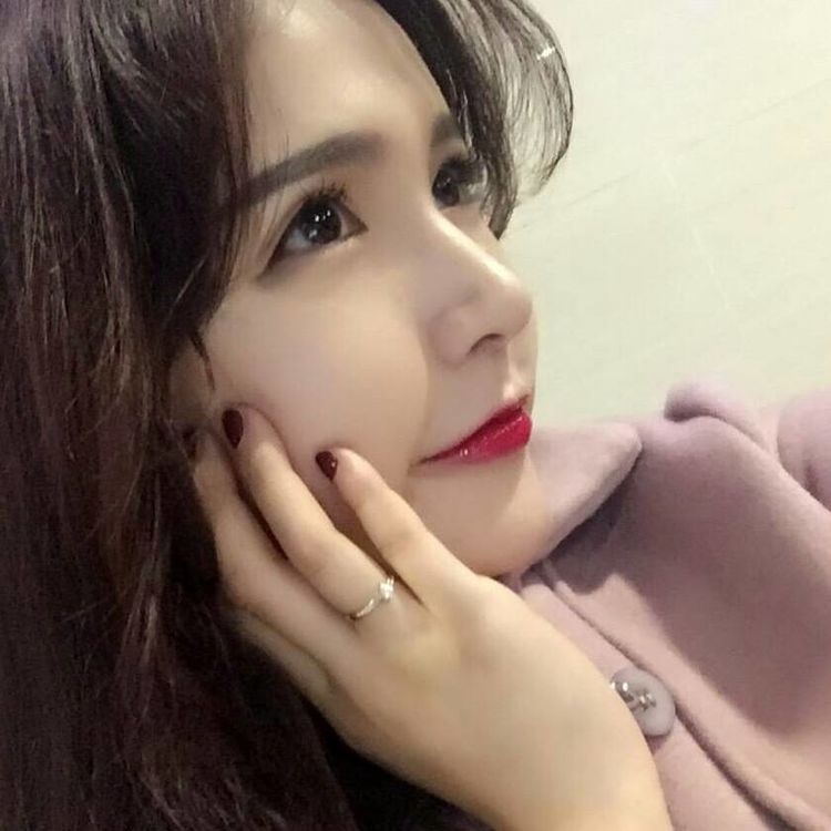 有点呆萌又有点古灵精怪,最容易让男生觉得她妙趣横生三大星座女