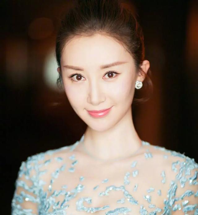 5岁进入娱乐圈,因《宝莲灯》走红,她演技精湛却星路坎坷