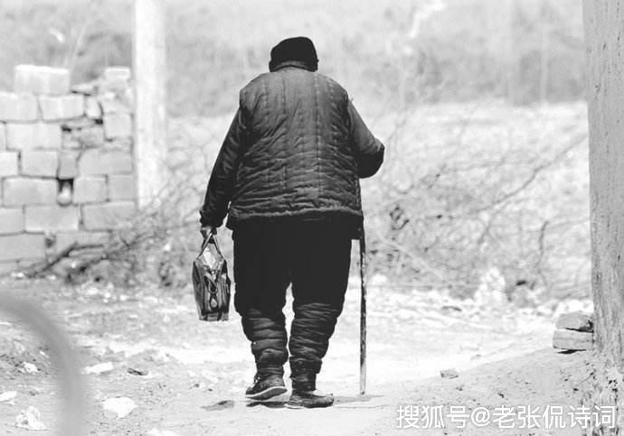清代词人穷困潦倒,写下最悲伤告别母亲的诗句,最后七字最为扎心