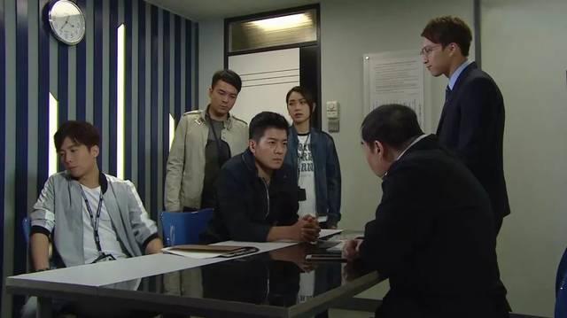 入行23年做绿叶全因心中有梦 收入微薄靠做摄影师帮补家用