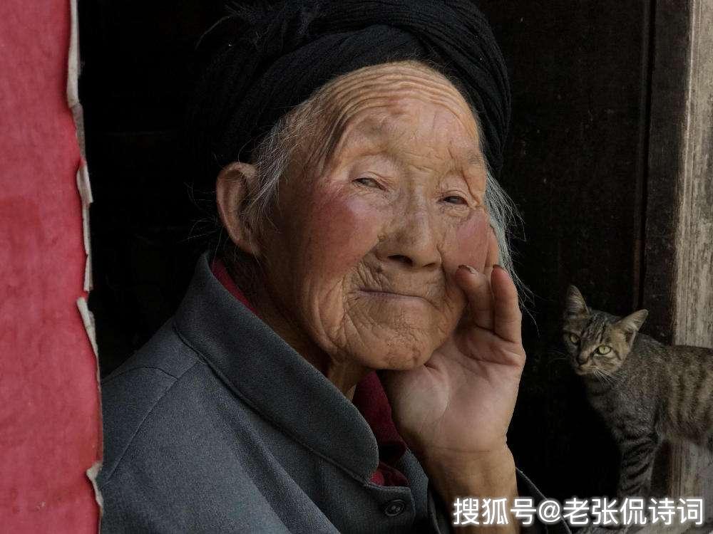 清代词人穷困潦倒,写下最悲伤告别母亲的诗句,最后七字最为扎心