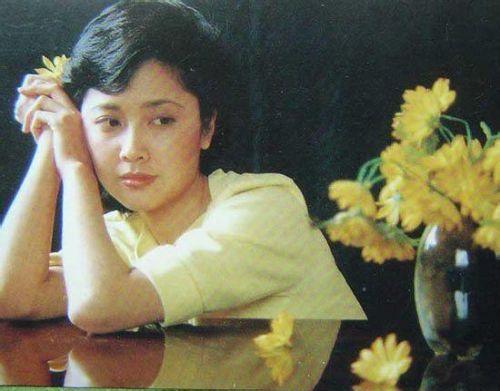 最美女儿国国王,二十年后再见唐僧依然含情脉脉,至今未生孩子