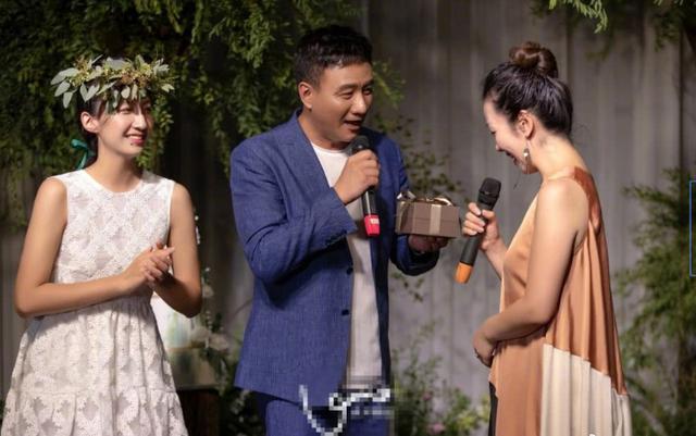 胡军为女儿举办成人礼,嘉宾阵容豪华,网友们的重点却在弟弟身上