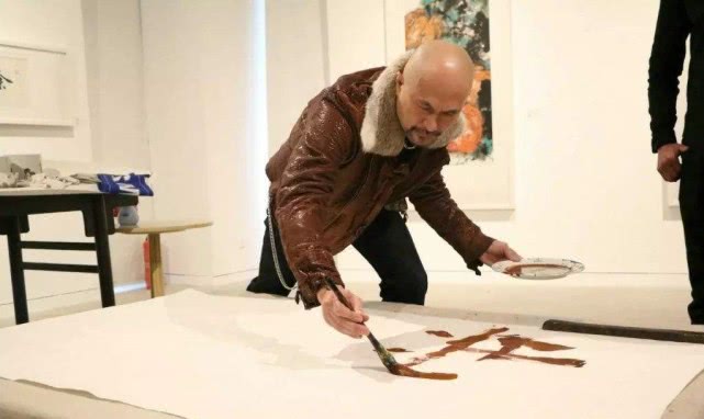 徐锦江新绘画作品造诣高,画鸭子有关山月风格,留白尽显真实力