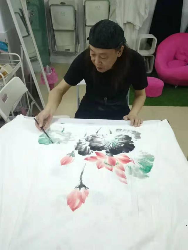 在路上,深圳一天,早登山,午打高尔夫,晚享艺术熏陶,愉快丰富