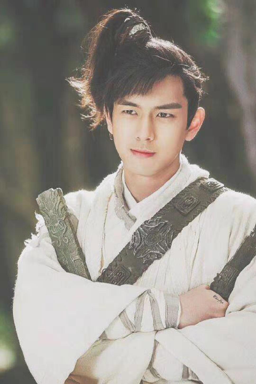 网爆李现和肖战将会合作《绾青丝》,看到女主后网友表示“必须火”