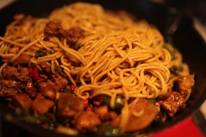 麻辣香嫩的双椒鸡捞面,这份面条太香了吃一次就上瘾!