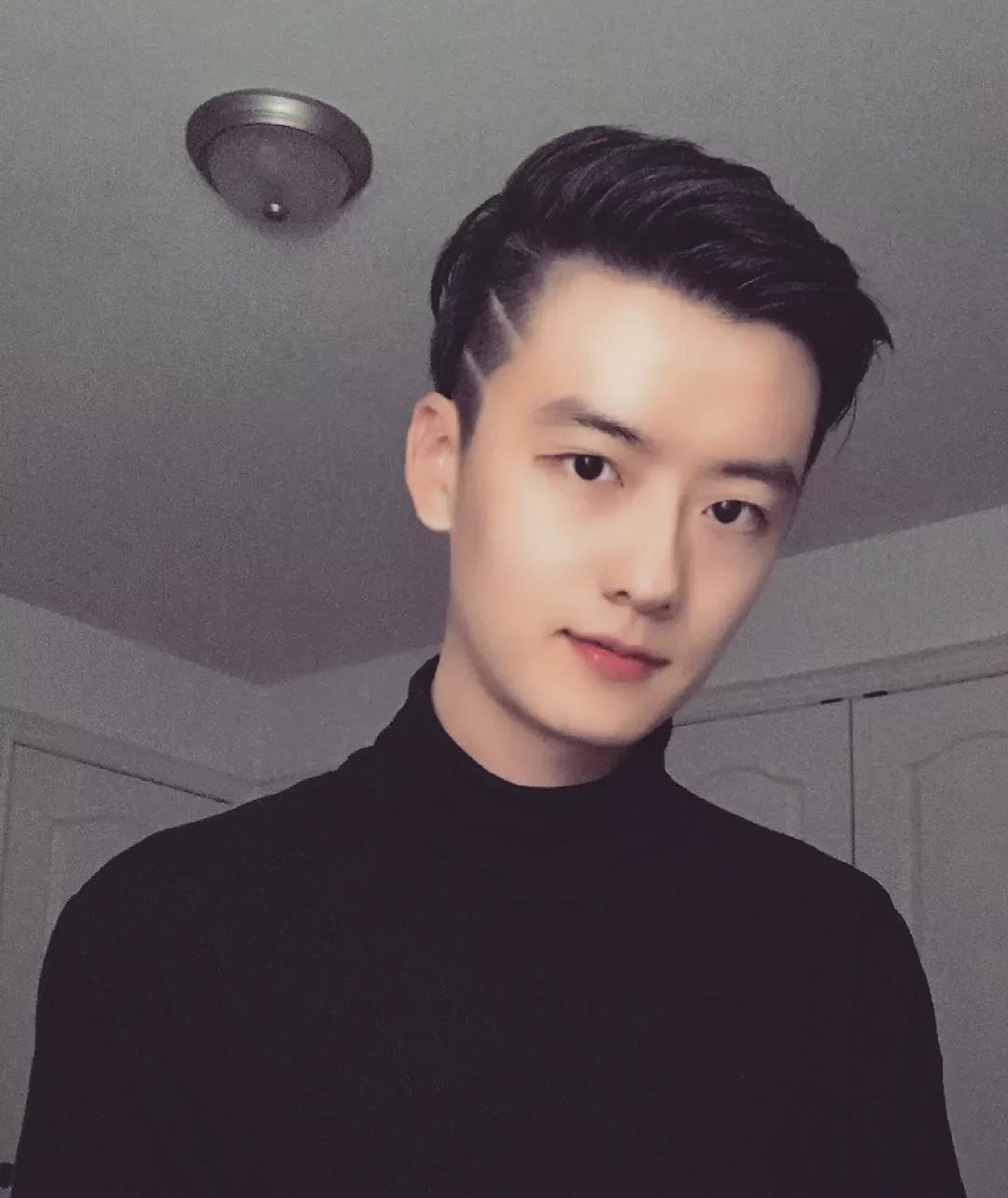 因《快乐星球》走红,他在剧中会七国语言,长大后品行不端被痛骂