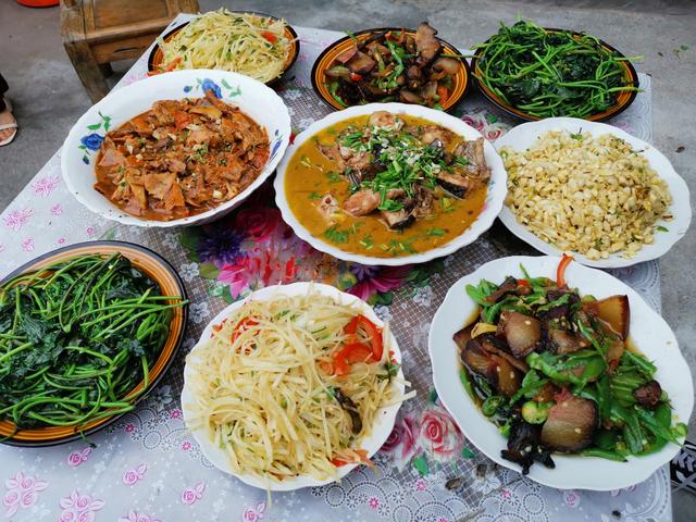 中秋回家,丈母娘准备的9菜1汤,丰盛美味,全家吃得其乐融融