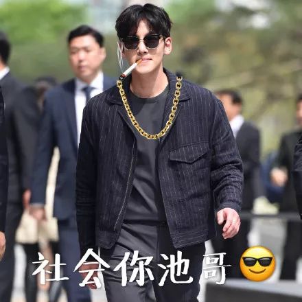 转行做吃播?大势男演员放飞自我,全素颜出境、吃垃圾食品?