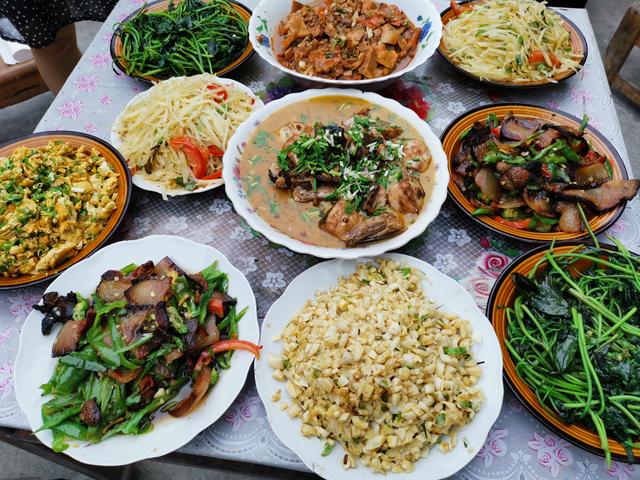 中秋回家,丈母娘准备的9菜1汤,丰盛美味,全家吃得其乐融融