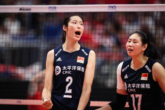 连场爆发!朱婷再次打出神级一战,首局罕见扮演“保姆主攻”