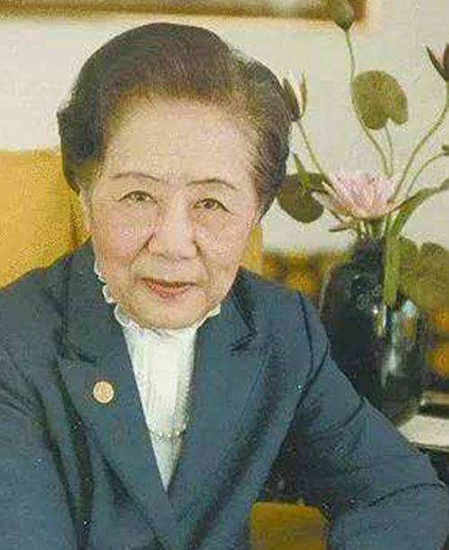 比林徽因更美,穿旗袍研究原子弹,她是应该拿诺贝尔奖的中国女人