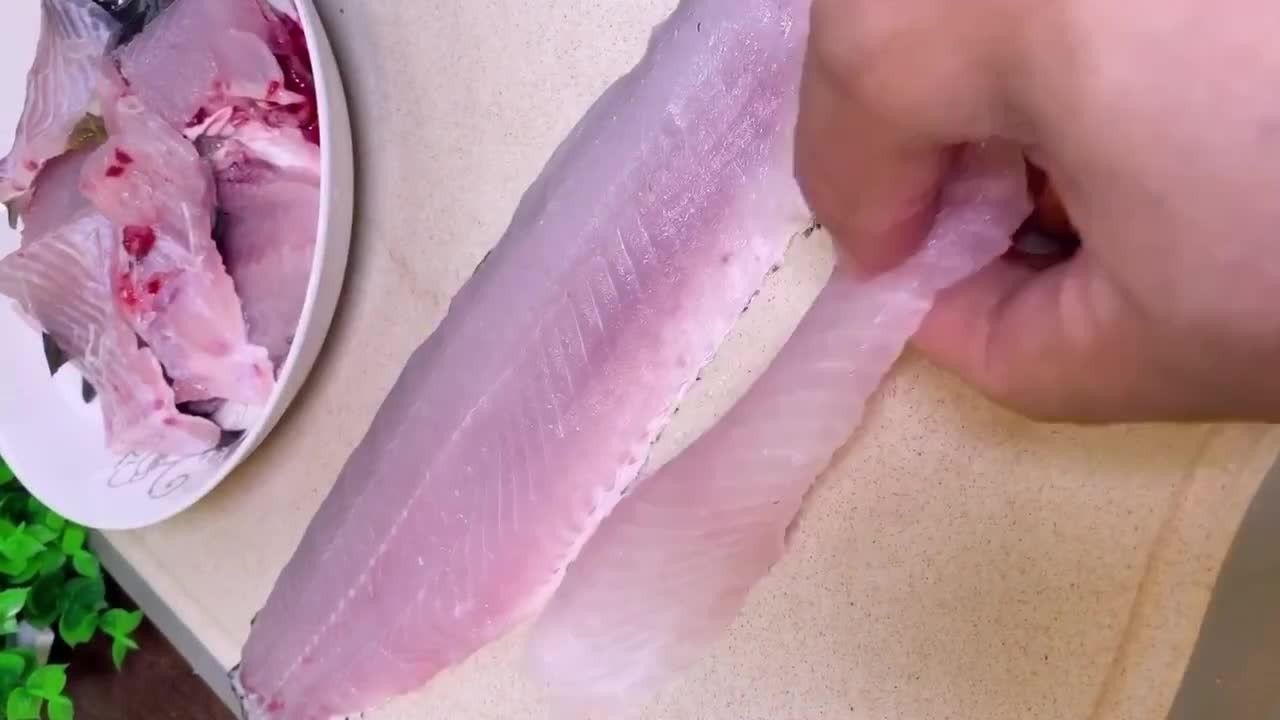 家常版酸菜鱼,肉质鲜嫩汤酸味美,比水煮鱼的做法简单
