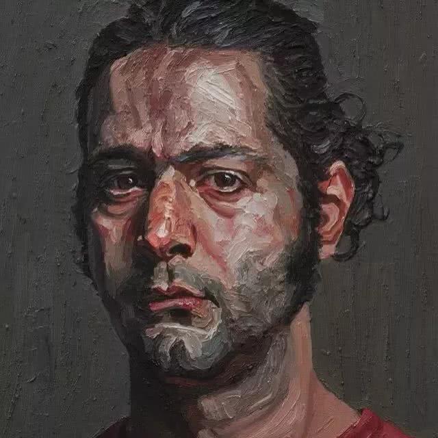 画的作品像钢铁侠,用刀和颜料刮出来的人物,另类的人体绘画
