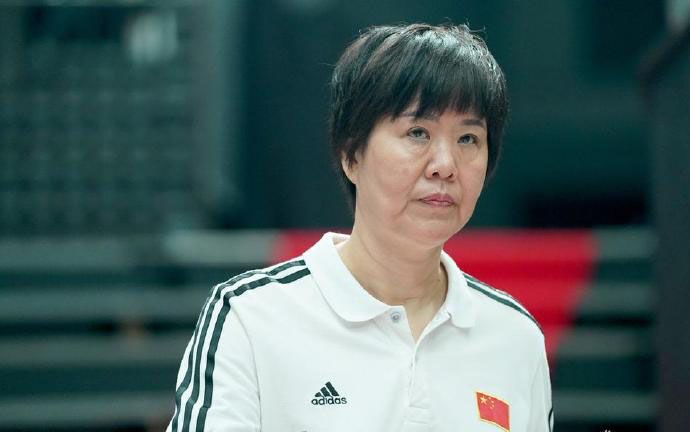 张常宁七连发让对手绝望!日本主帅无奈直摇头,谁注意郎平的表情