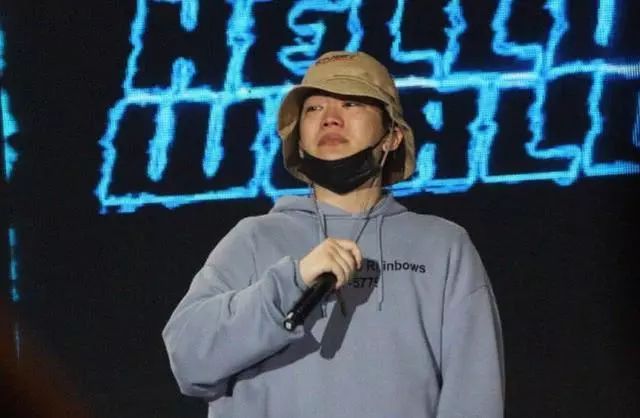 李小璐开公司当老板,PGone复出演唱会人气爆棚,差距有些大