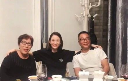 泪目!陈乔恩安以轩准时发文悼念好友,她每年探望离世好友父母