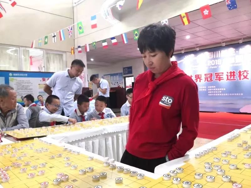全球象棋双人赛首日:许银川/豪威二连胜 选手兵分三路做推广