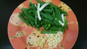 鲜香入味的酱香葱爆虾,虾肉滑嫩好吃到舔盘!
