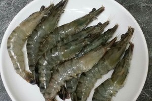 鲜香入味的酱香葱爆虾,虾肉滑嫩好吃到舔盘!