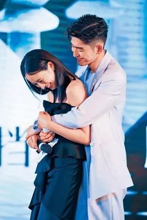 邱泽承认追求张钧甯被网友说“渣”,张钧甯这次要小心了