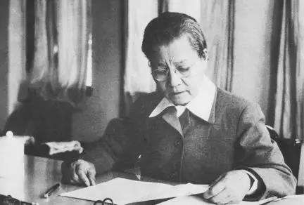 许广平:与鲁迅相爱十年,拒绝原配合葬请求,她自己又葬在哪?