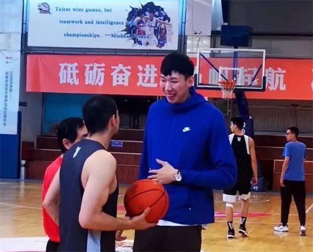 周琦被骂太恶心!女篮创造25年新历史 “男篮罪人”却被曝干蠢事