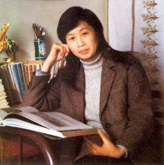 87版红楼梦里,史延芹是如何给剧中小姐设计服装颜色的?