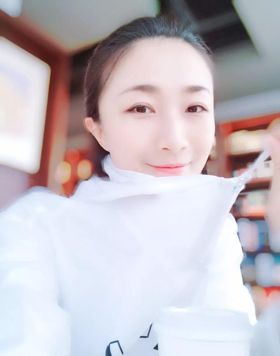 戏内揽姚晨江疏影入怀,戏外独爱一人,他娶小15岁娇妻家庭美满