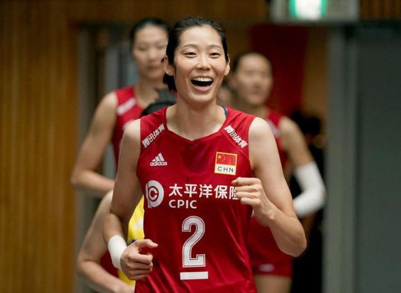 中国女排刷爆多项历史!再迎5位世界冠军,三大赛第10冠登顶第一