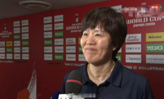 郎导哭了!中国女排11连胜,郎平赛后回应泪水,情商真高