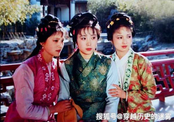 贾宝玉撵走自己的奶妈,为了一个包子一碗茶?你把事情想的太简单了