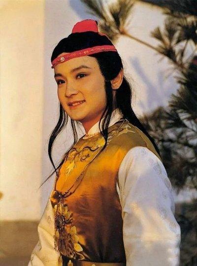 周瑞家的送宫花那次,王夫人姐妹俩长篇大套的聊天,信息量有点大