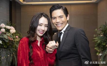 向佐郭碧婷蜜月第一天就吵架,从相识到蜜月全程直播的恋爱引发网友不满