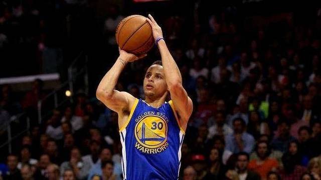 库里只缺FMVP,但好像已经没什么机会拿了