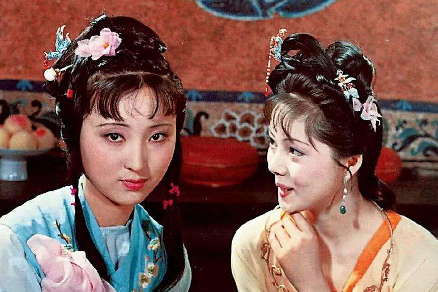 贾宝玉和袭人云雨,黛玉为何毫不介意?甚至打趣袭人是嫂子