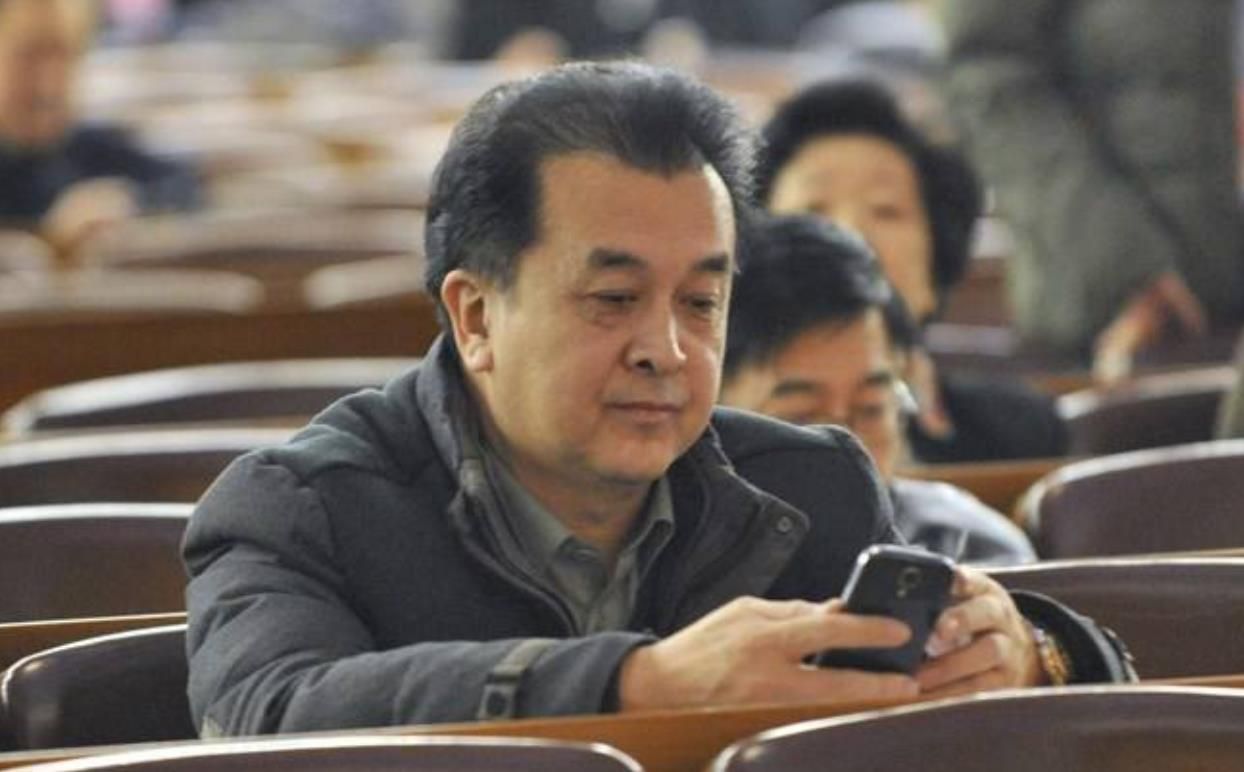 曾24次登上春晚,被央视免职后音讯全无,如今58岁老态尽显