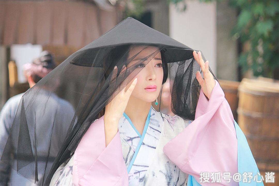 倚天四美十六年,贾静雯斩获视后、高圆圆幸福,而她拍2.6分烂剧