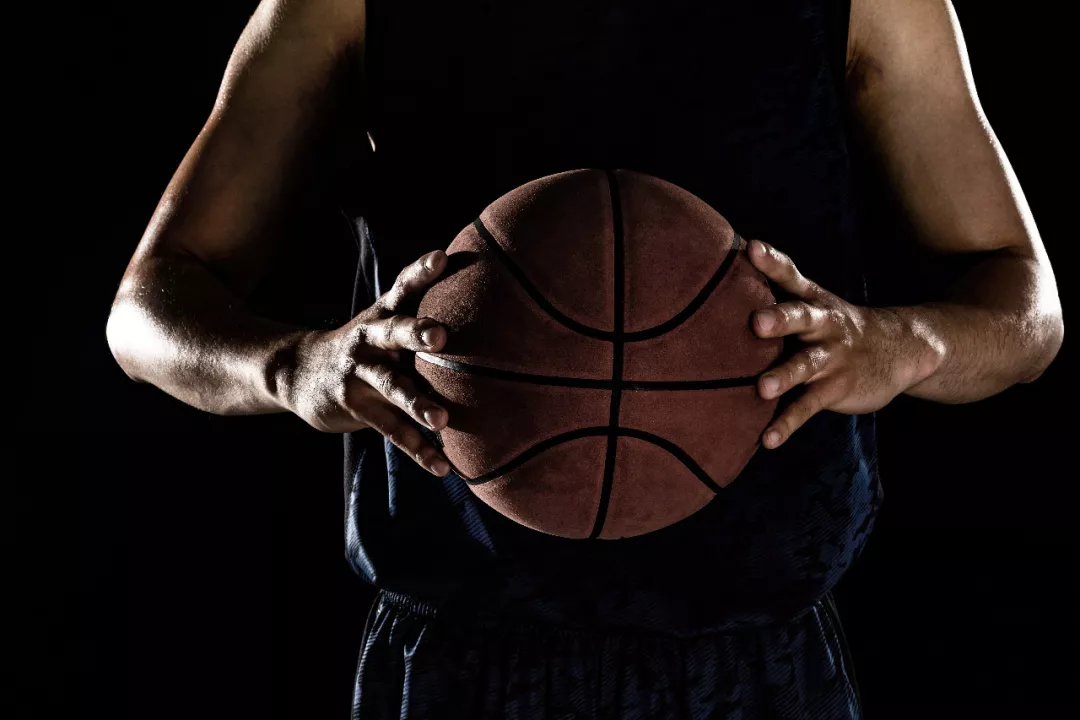 每年从中国赚几十亿,NBA总裁却力挺莫雷!李易峰等退出,明晚这场活动要凉