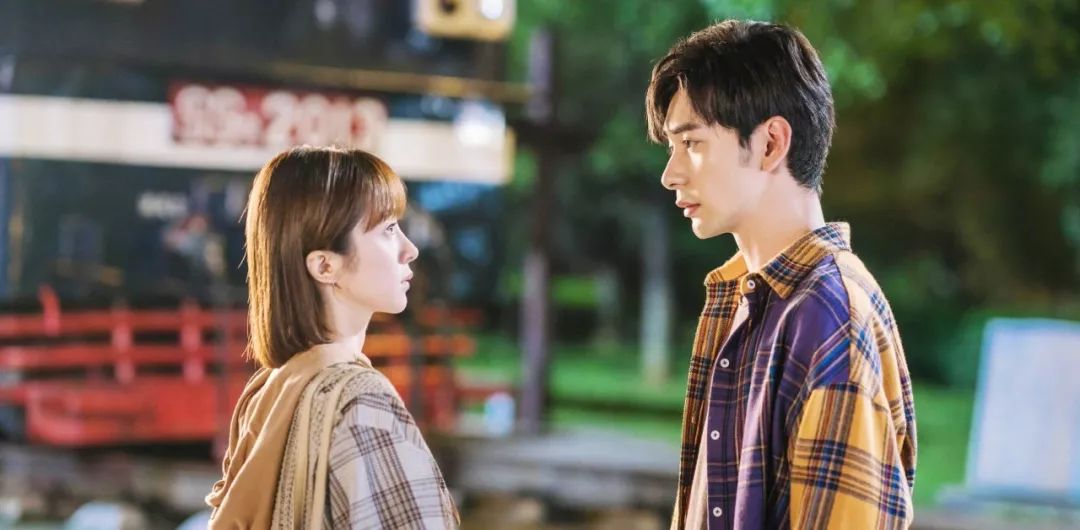 《东宫》播出半年后,陈星旭春风得意,彭小苒无戏可演星途惨淡?