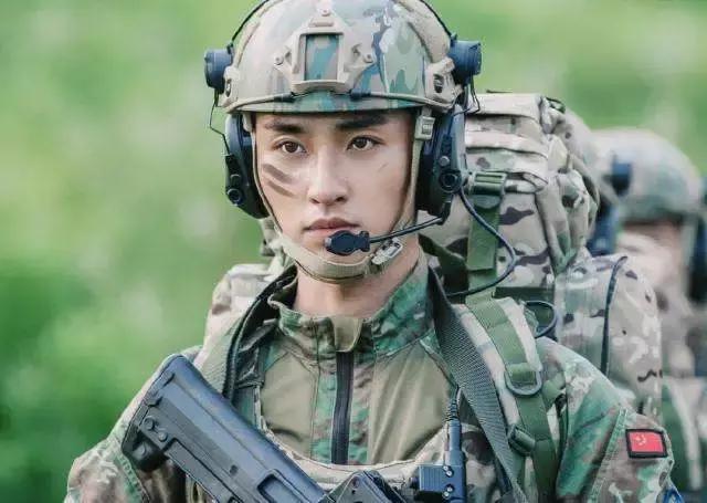 相同的题材,相似的人设,《空降利刃》比《陆战之王》好在哪里?