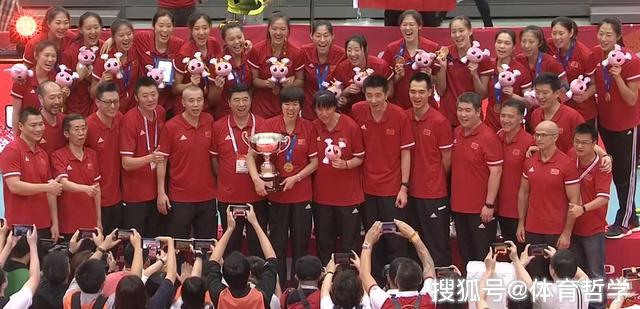 女排世界冠军全家三亚旅游!与姐姐、母亲沐浴阳光,住七星级酒店