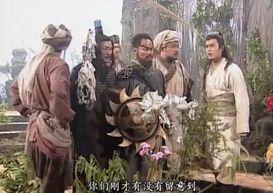 古装剧中最“尬”的穿帮镜头:塑料瀑布我忍了,大金手表什么鬼?