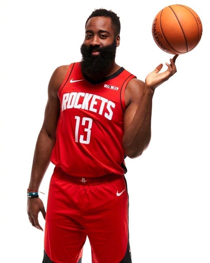 NBA新赛季薪水前十球员出炉!两人赛季报销,詹姆斯仅排第六